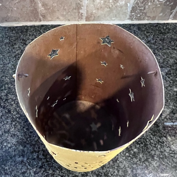 Metal cut out luminary ready for you to place a candle in. - Picture 6 of 7